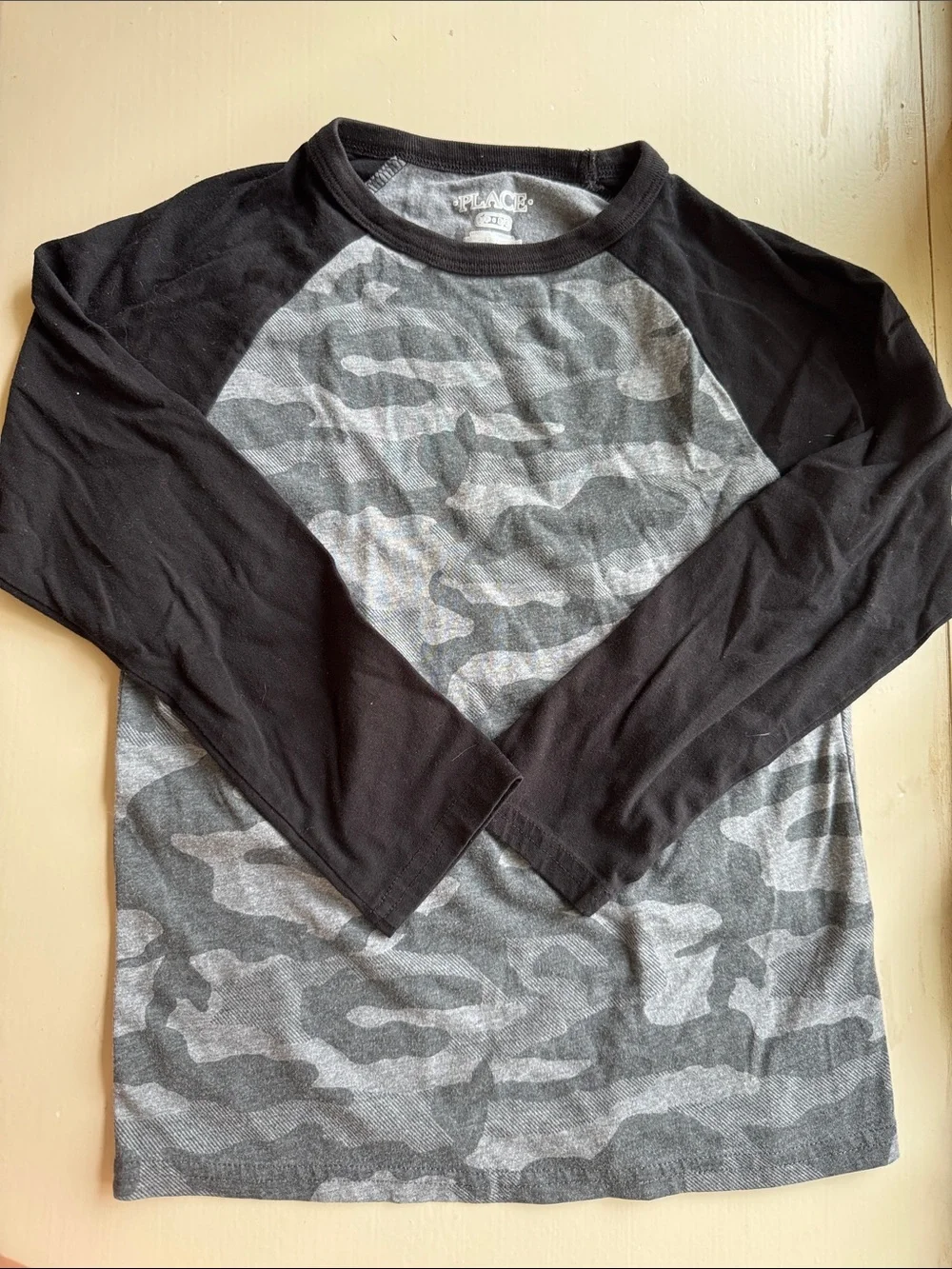 The Children's Place Gray Camo Raglan Long Sleeve Shirt with Black Sleeves